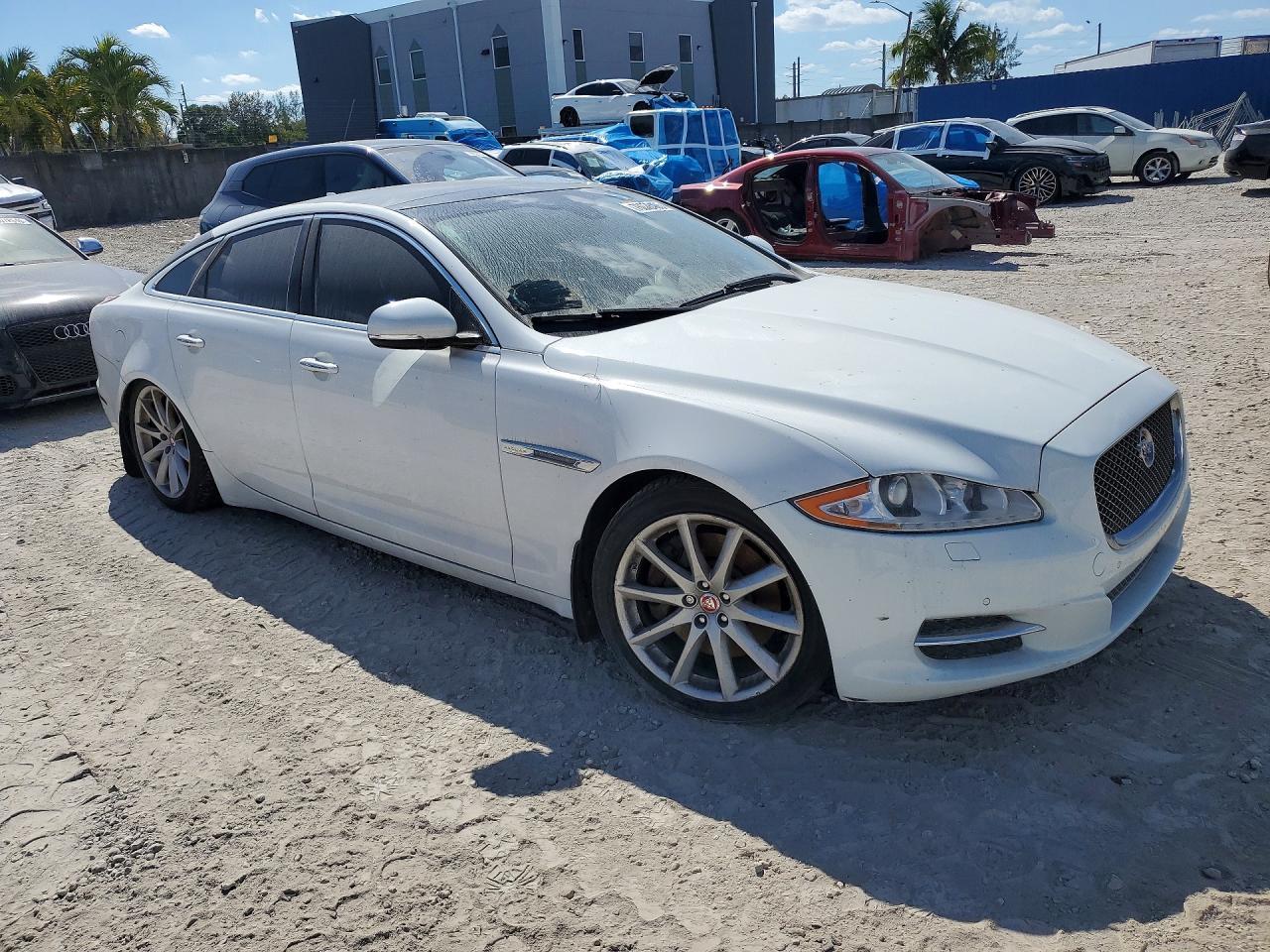 2014 Jaguar Xj - Image 4