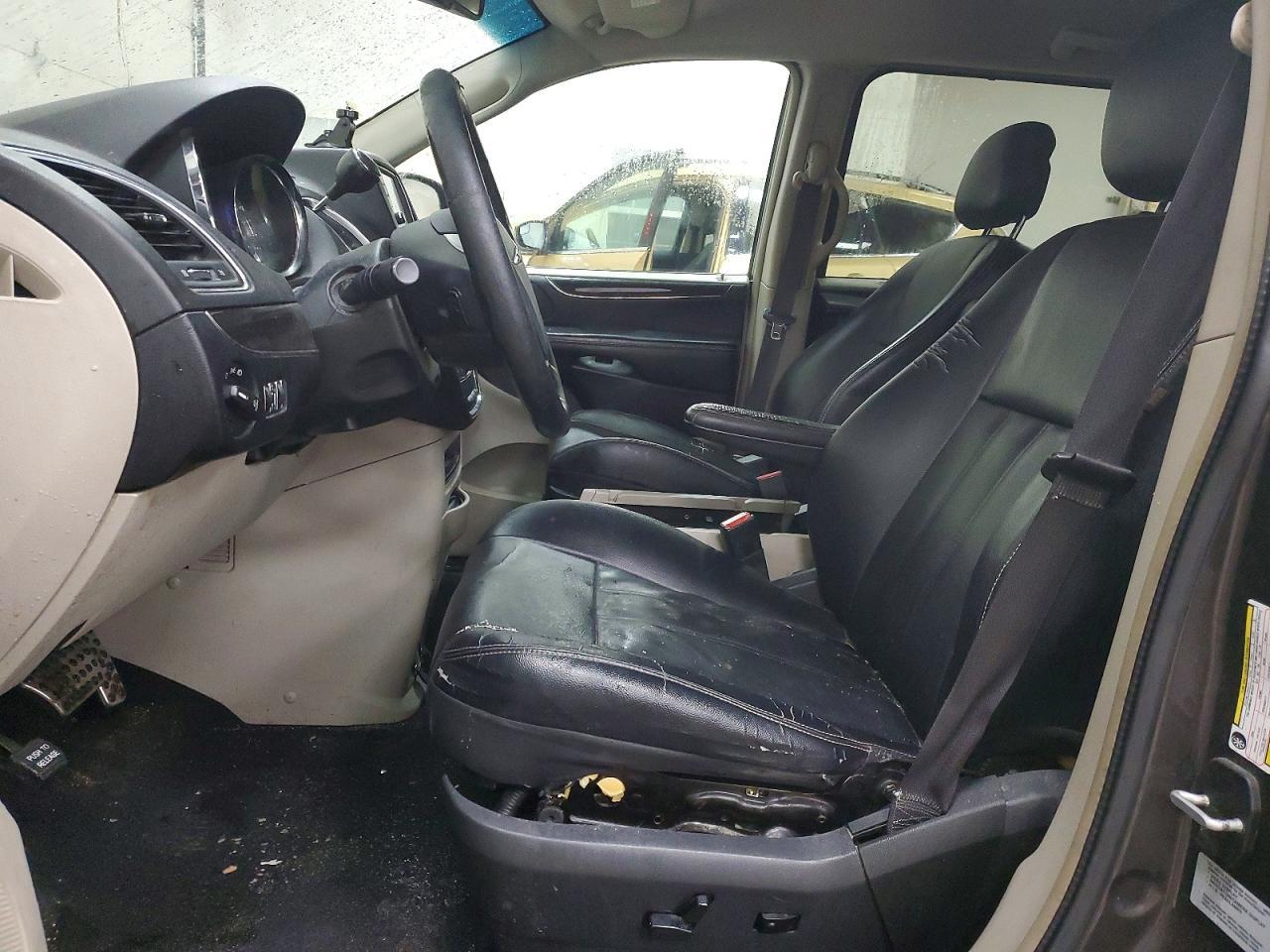 2015 Chrysler Town & Country Touring - Фото 7