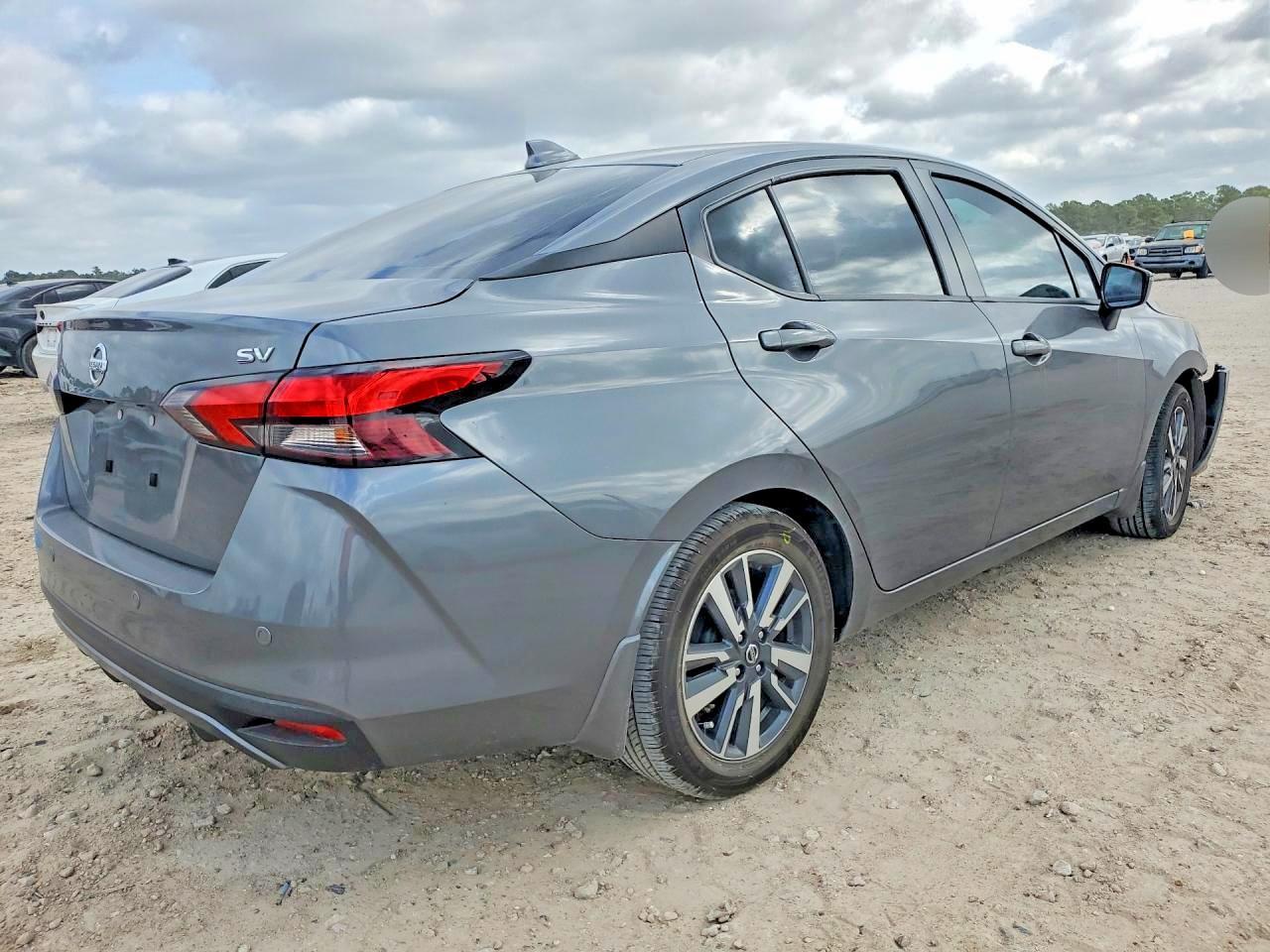 2021 Nissan Versa - Фото 3