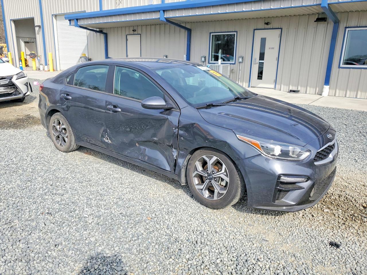 2021 Kia Forte Lxs - Image 4