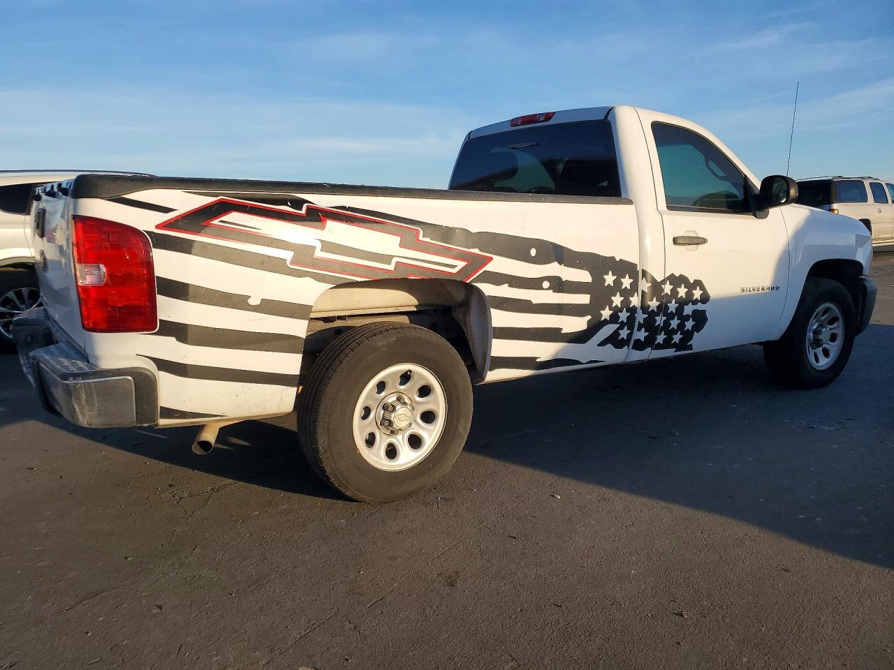 2010 Chevrolet Silverado C1500 - Image 3