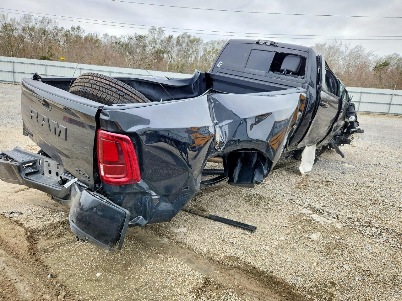 2025 Ram 3500 Laramie - Фото 3
