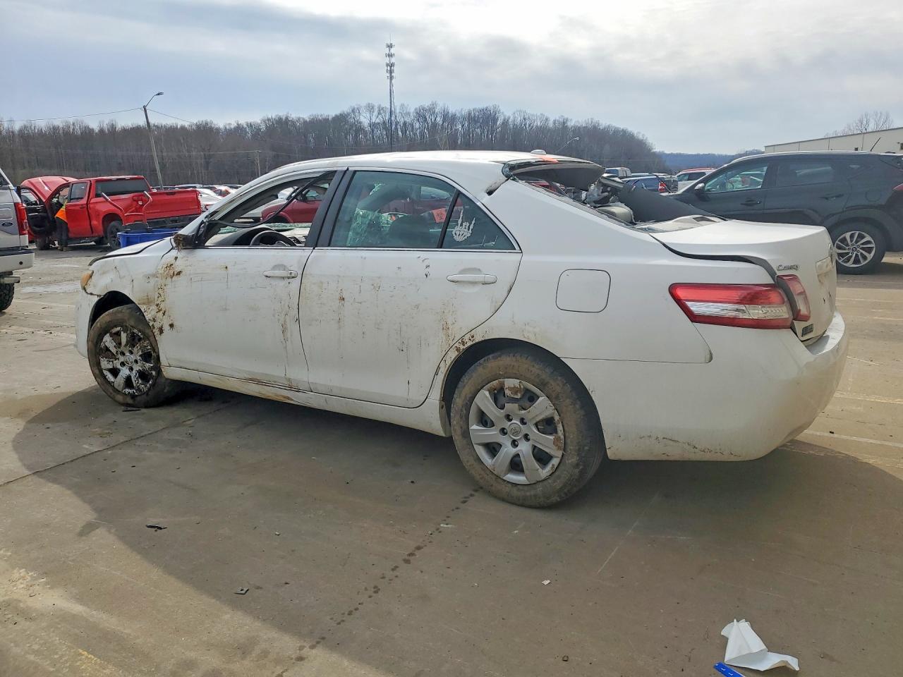 2010 Toyota Camry Le - Image 2