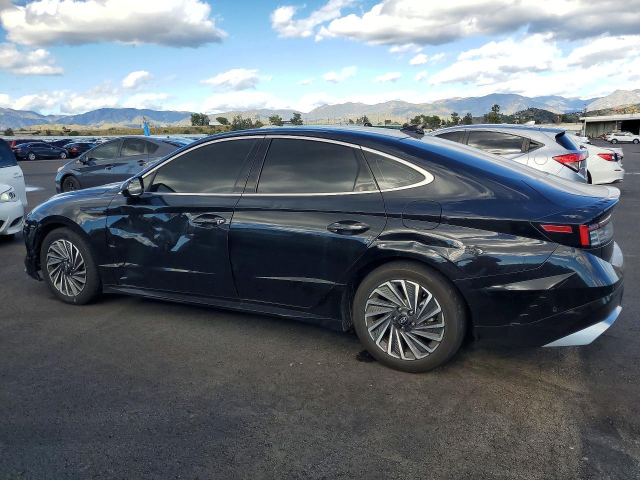 2025 Hyundai Sonata - Image 2