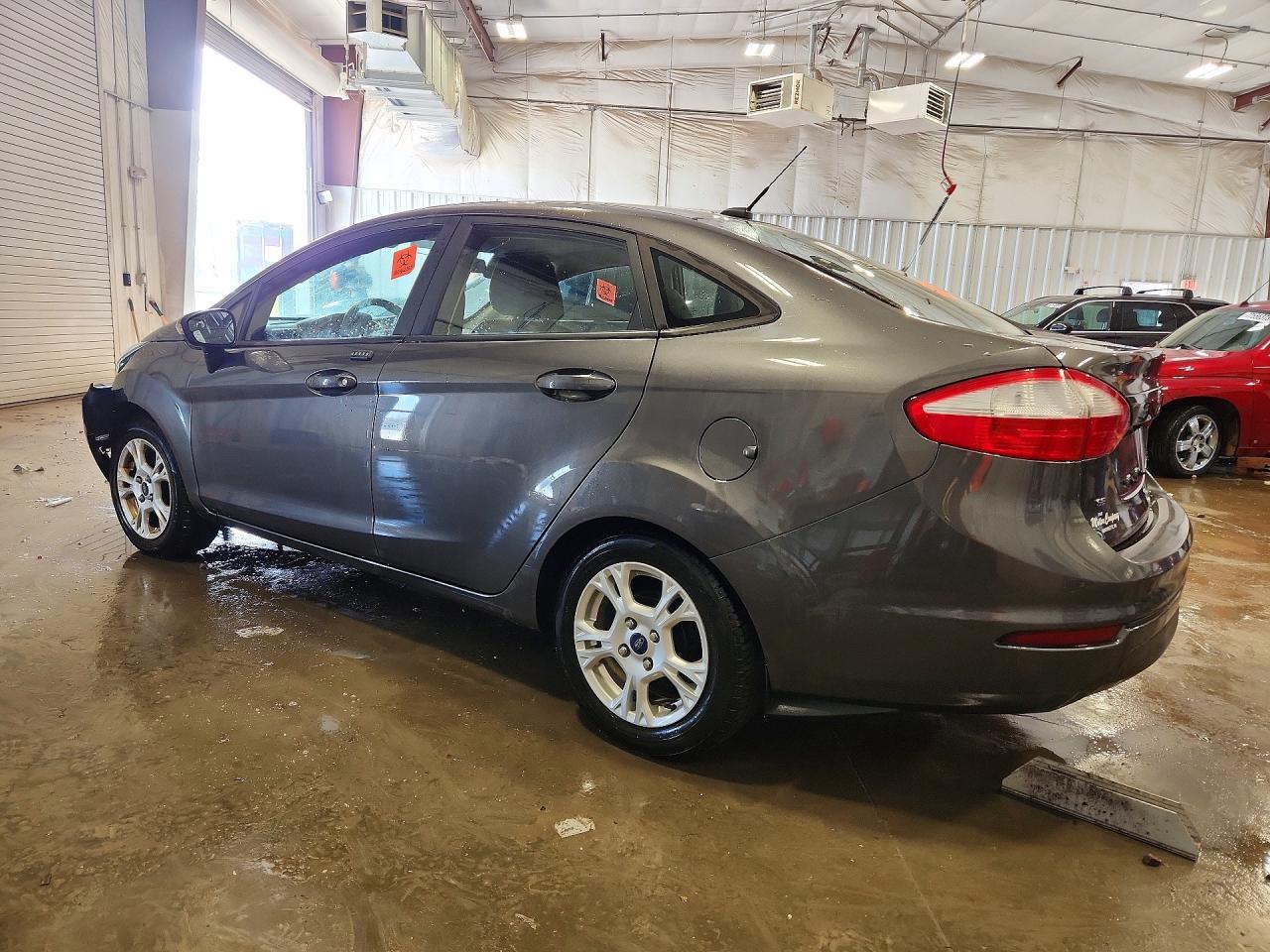 2015 Ford Fiesta Se - Фото 2
