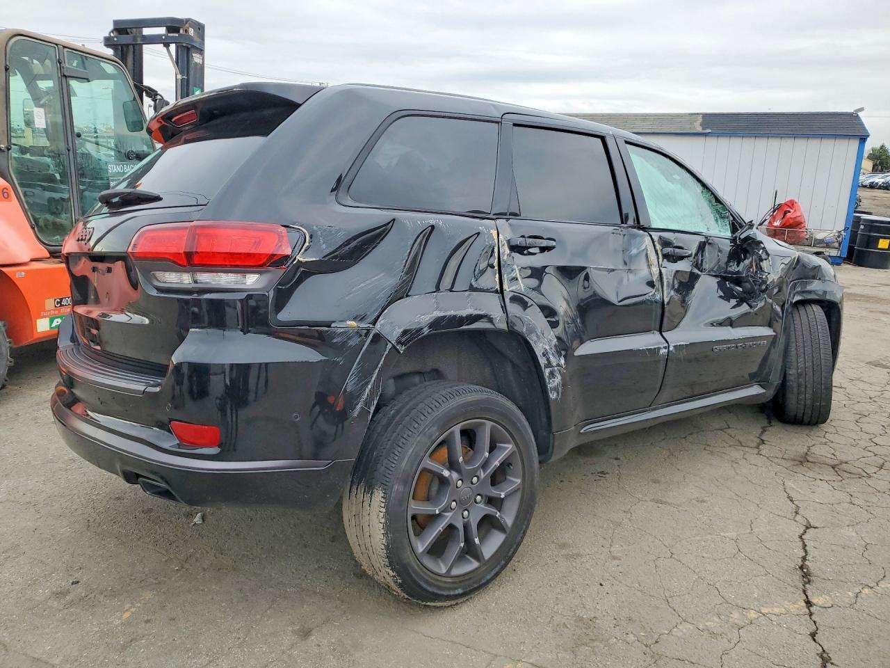2020 Jeep Grand Cherokee Overland - Image 3