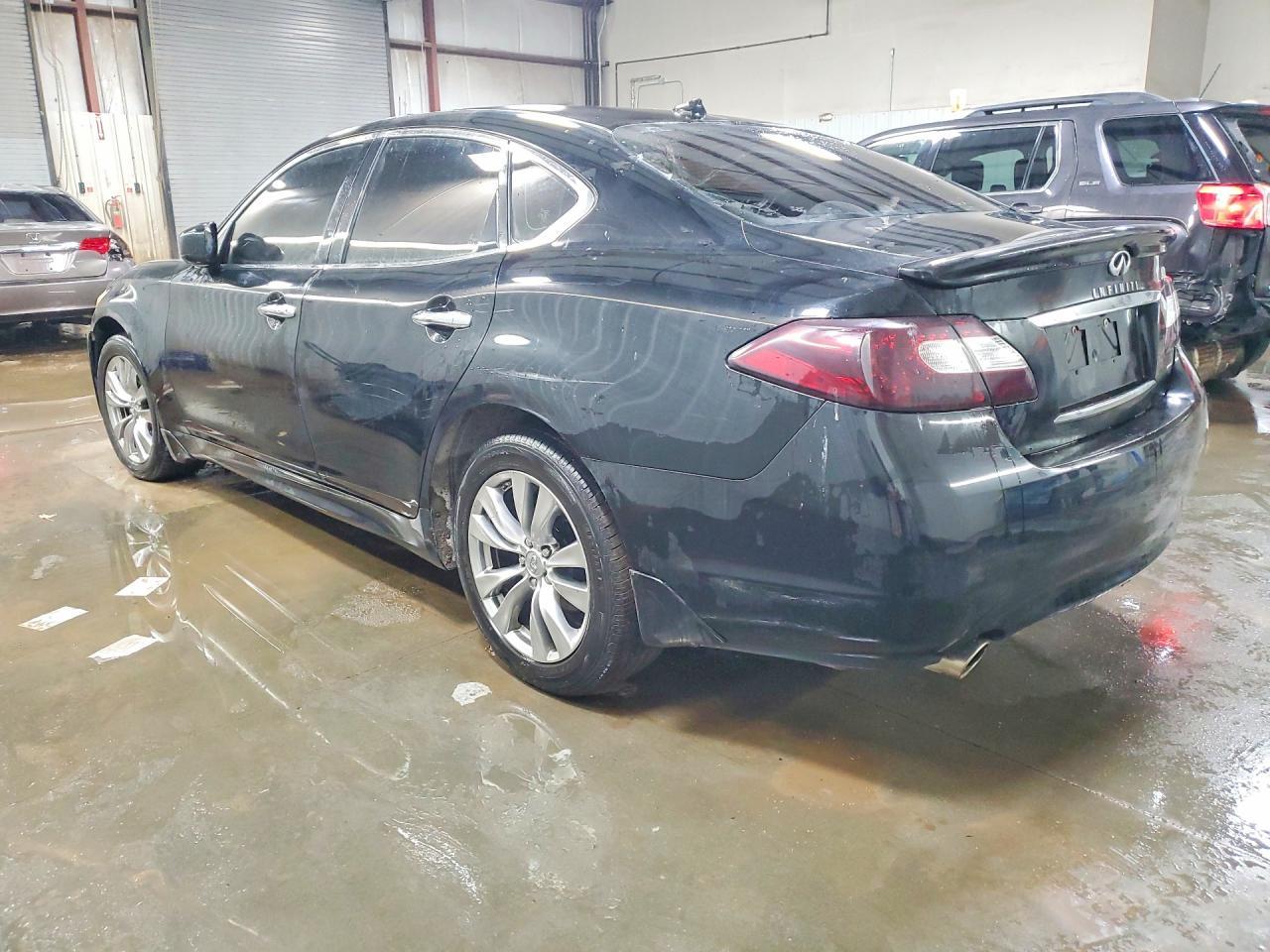 2012 Infiniti M37 X - Image 2