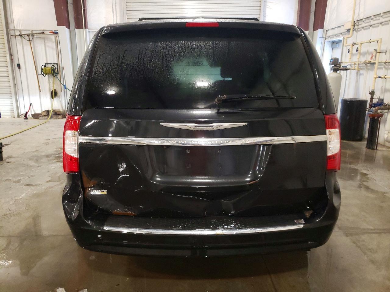 2015 Chrysler Town & Country Touring - Фото 6