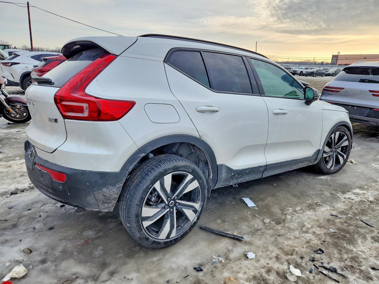 2025 Volvo Xc40 Ultra - Фото 3