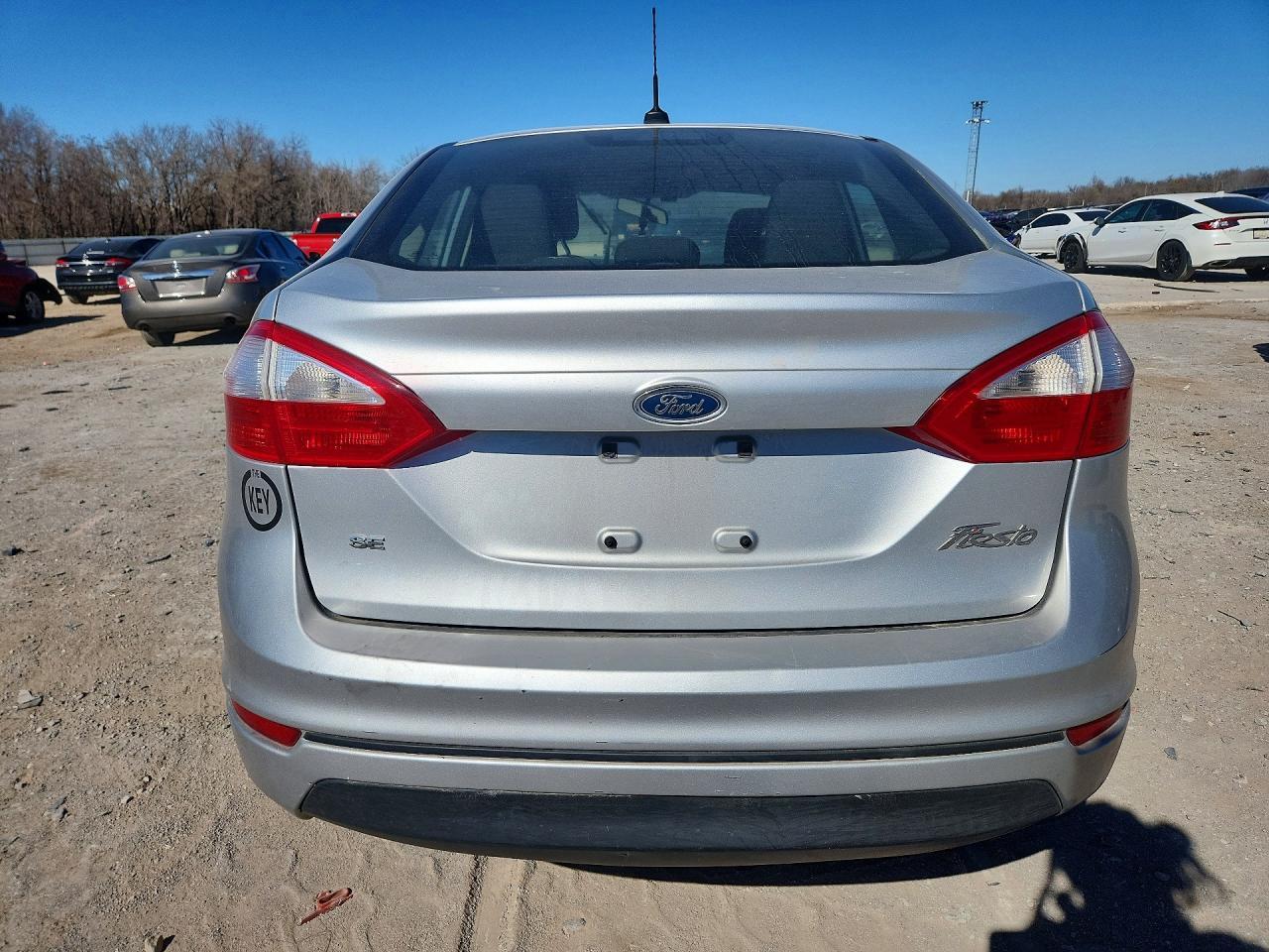 2016 Ford Fiesta Se - Фото 6