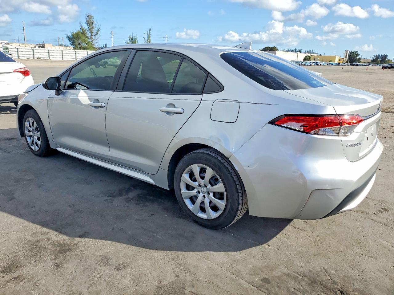 2021 Toyota Corolla Le - Фото 2