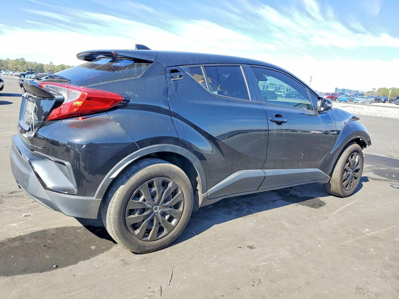 2019 Toyota C-Hr Le - Image 3