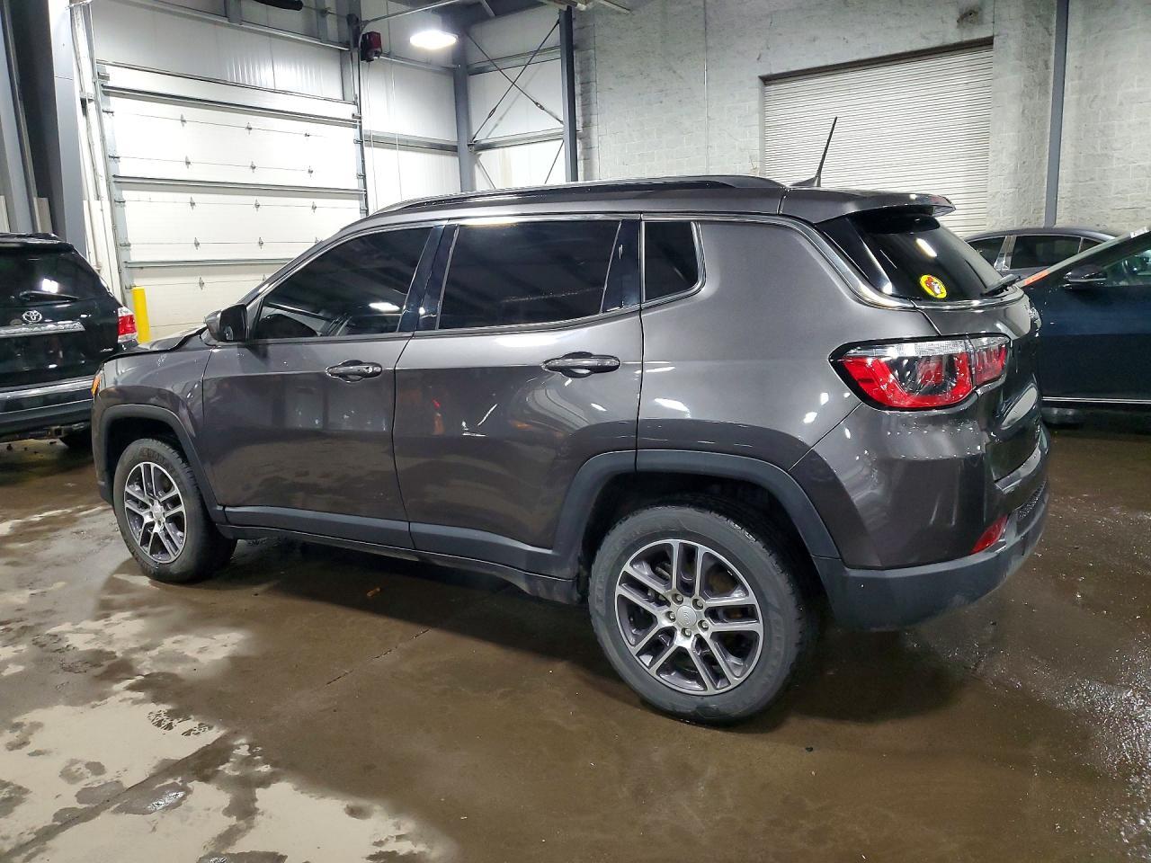2020 Jeep Compass Latitude - Image 2