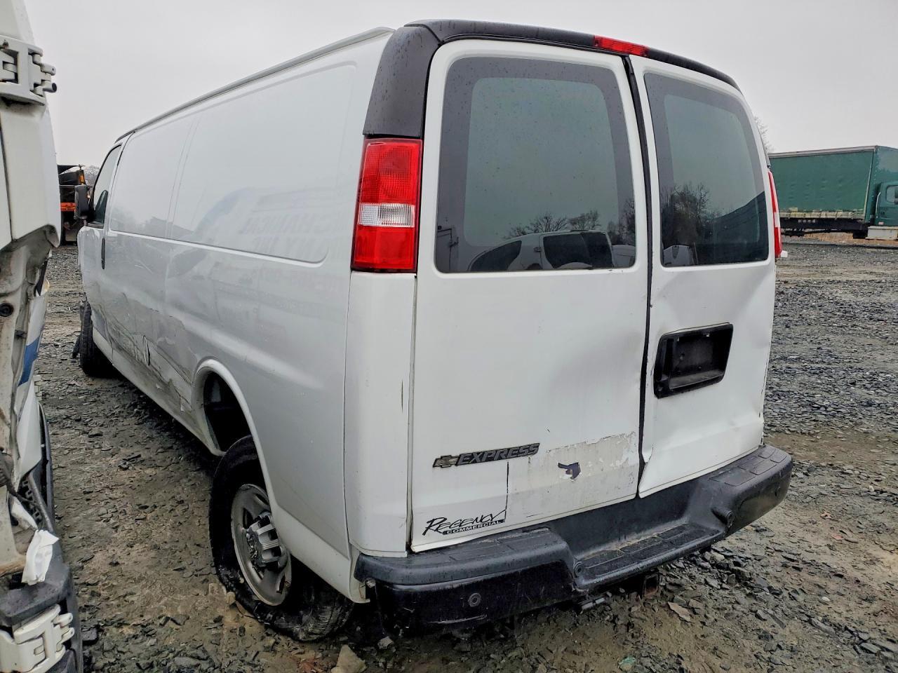 2020 Chevrolet Express 2500 Cargo Delivery Van - Фото 2