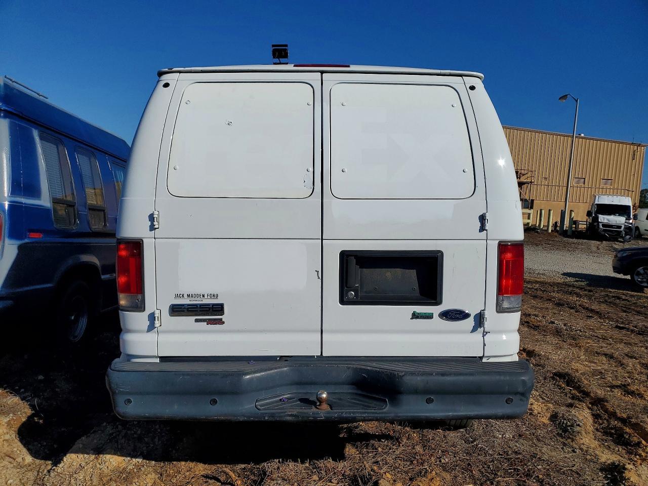 2013 Ford Econoline E250 Van - Фото 6