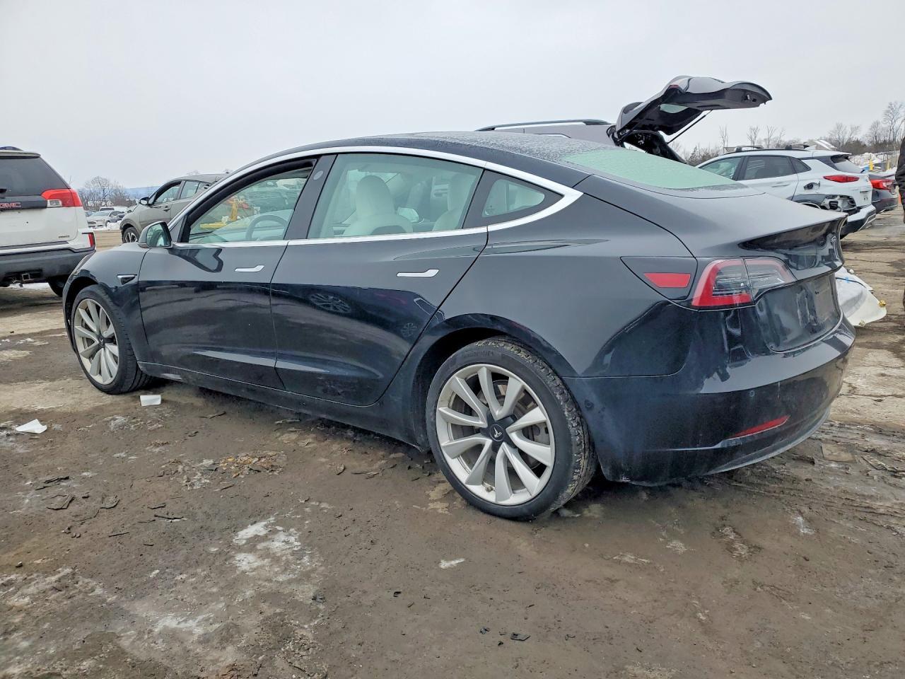 2019 Tesla Model 3 - Image 2