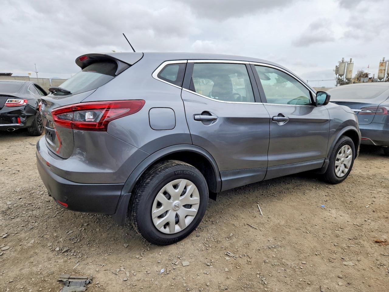2020 Nissan Rogue Sport S - Фото 3