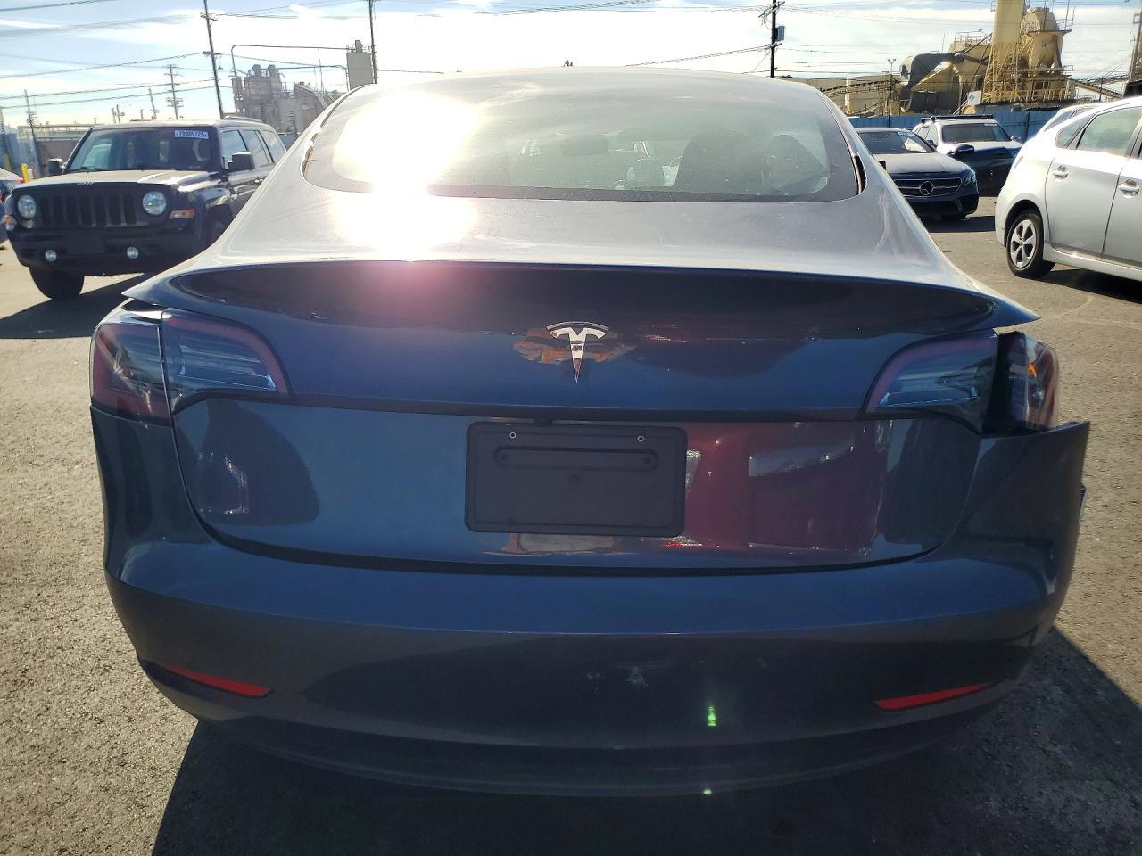 2023 Tesla Model 3 - Фото 6