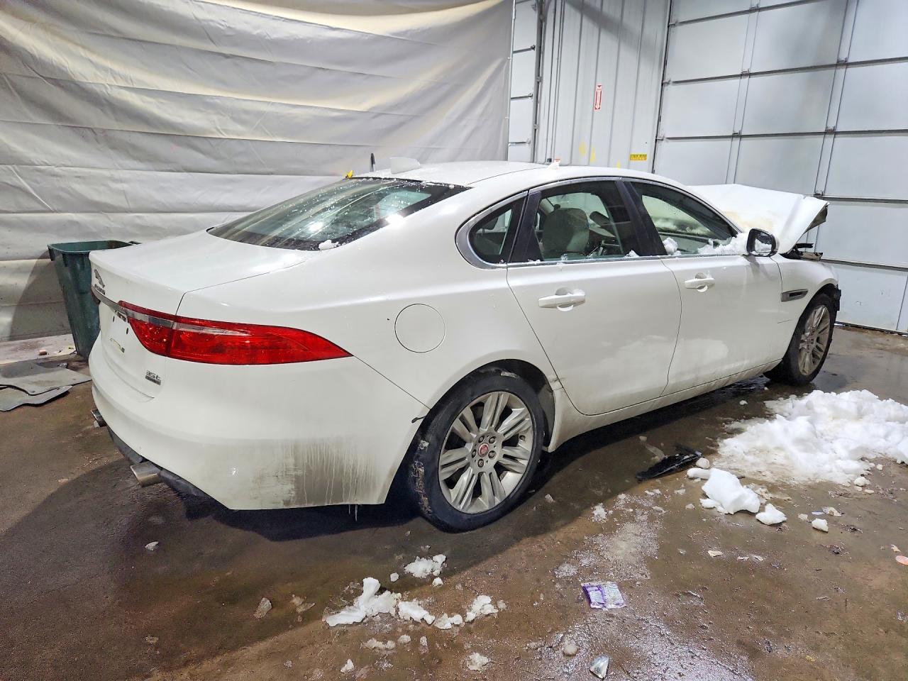 2017 Jaguar Xf - Фото 3