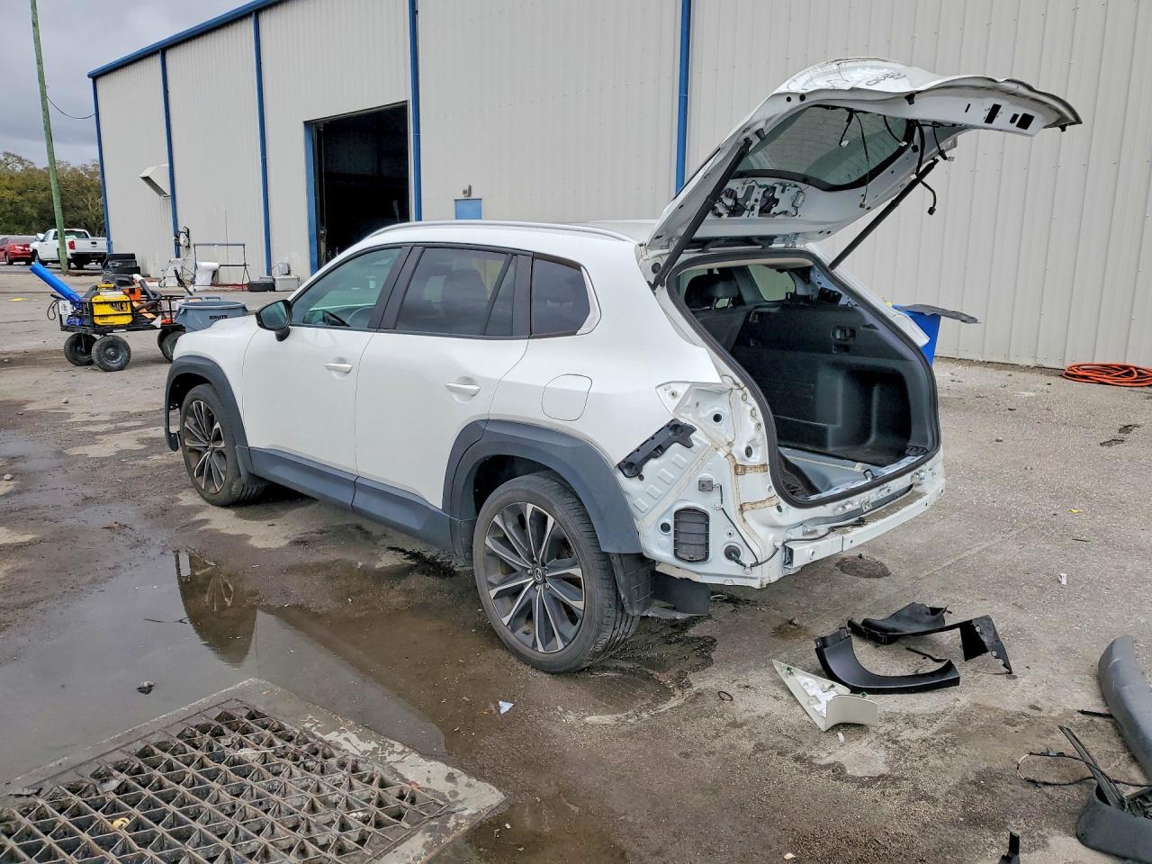 2023 Mazda Cx-50 Base - Image 2