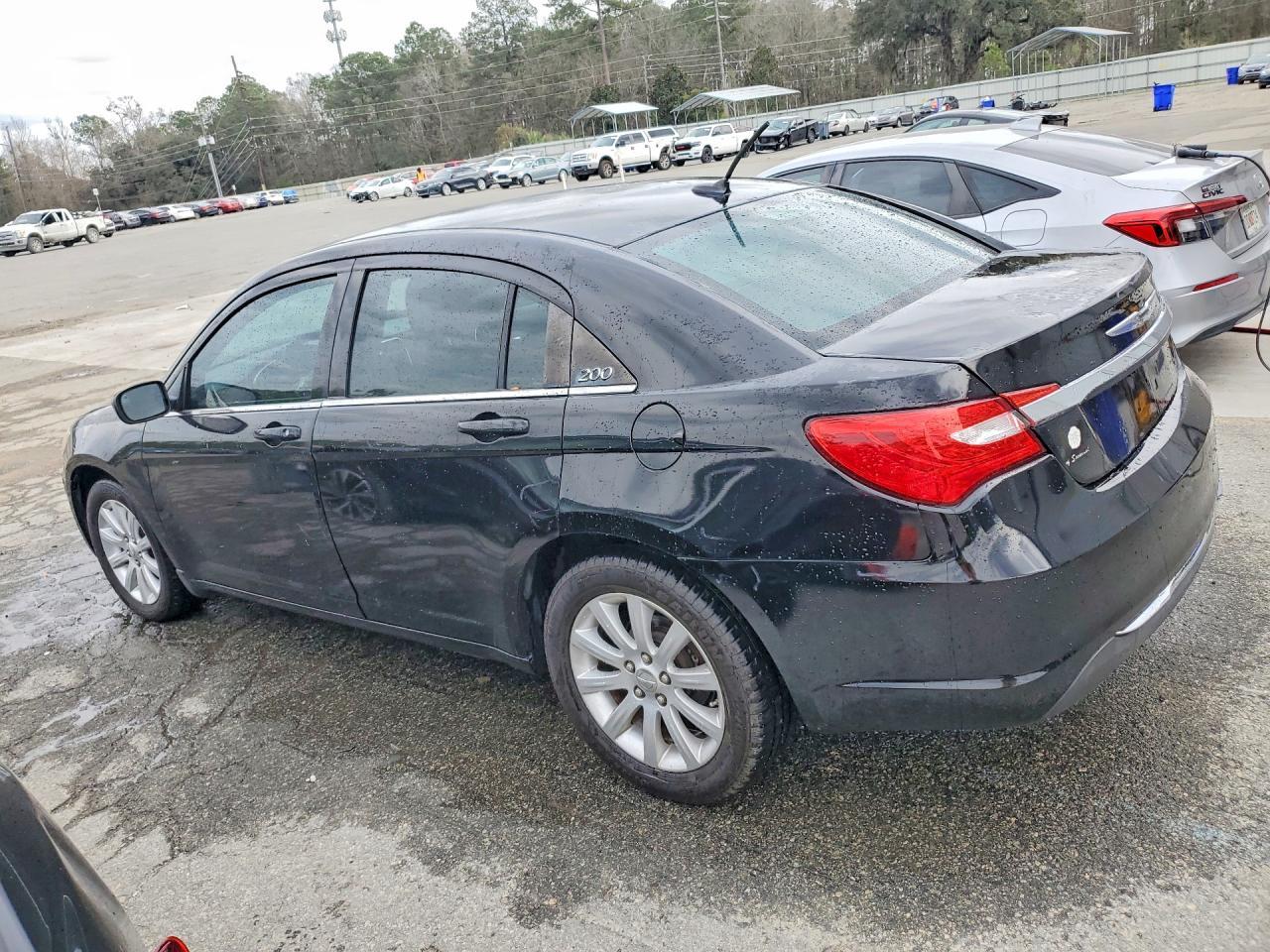 2013 Chrysler 200 Touring - Image 2