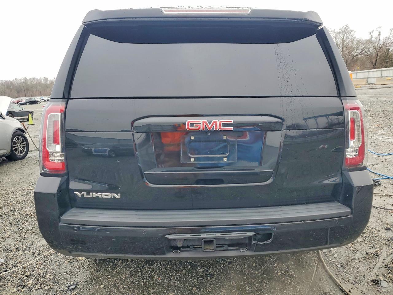 2016 GMC Yukon - Image 6