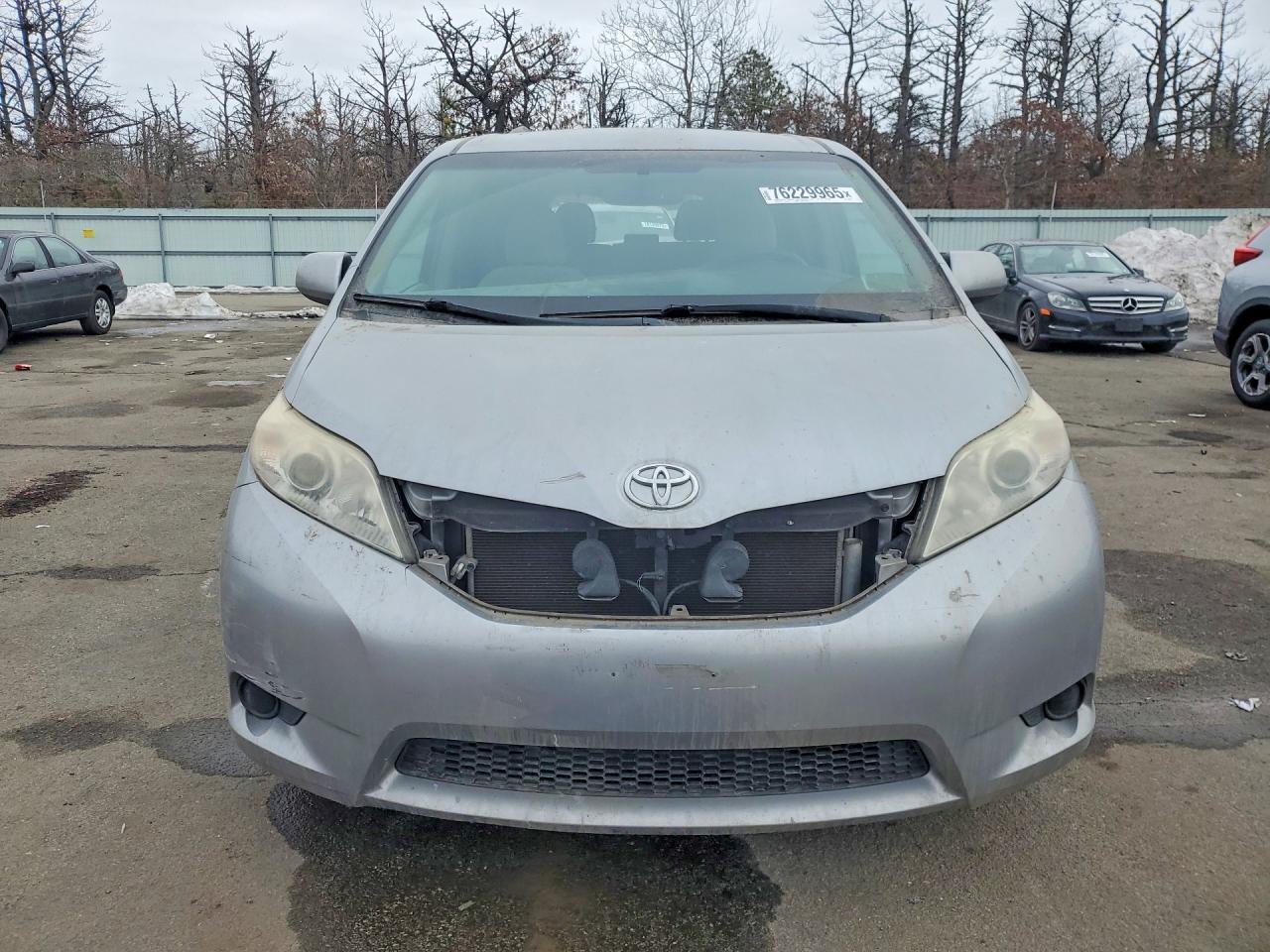 2017 Toyota Sienna Le - Фото 5