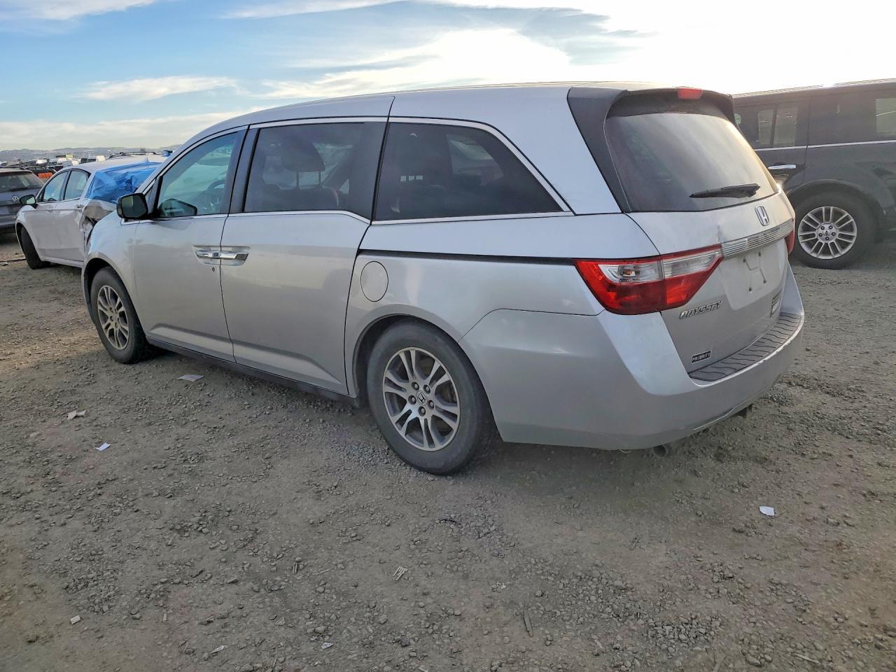 2011 Honda Odyssey - Image 2