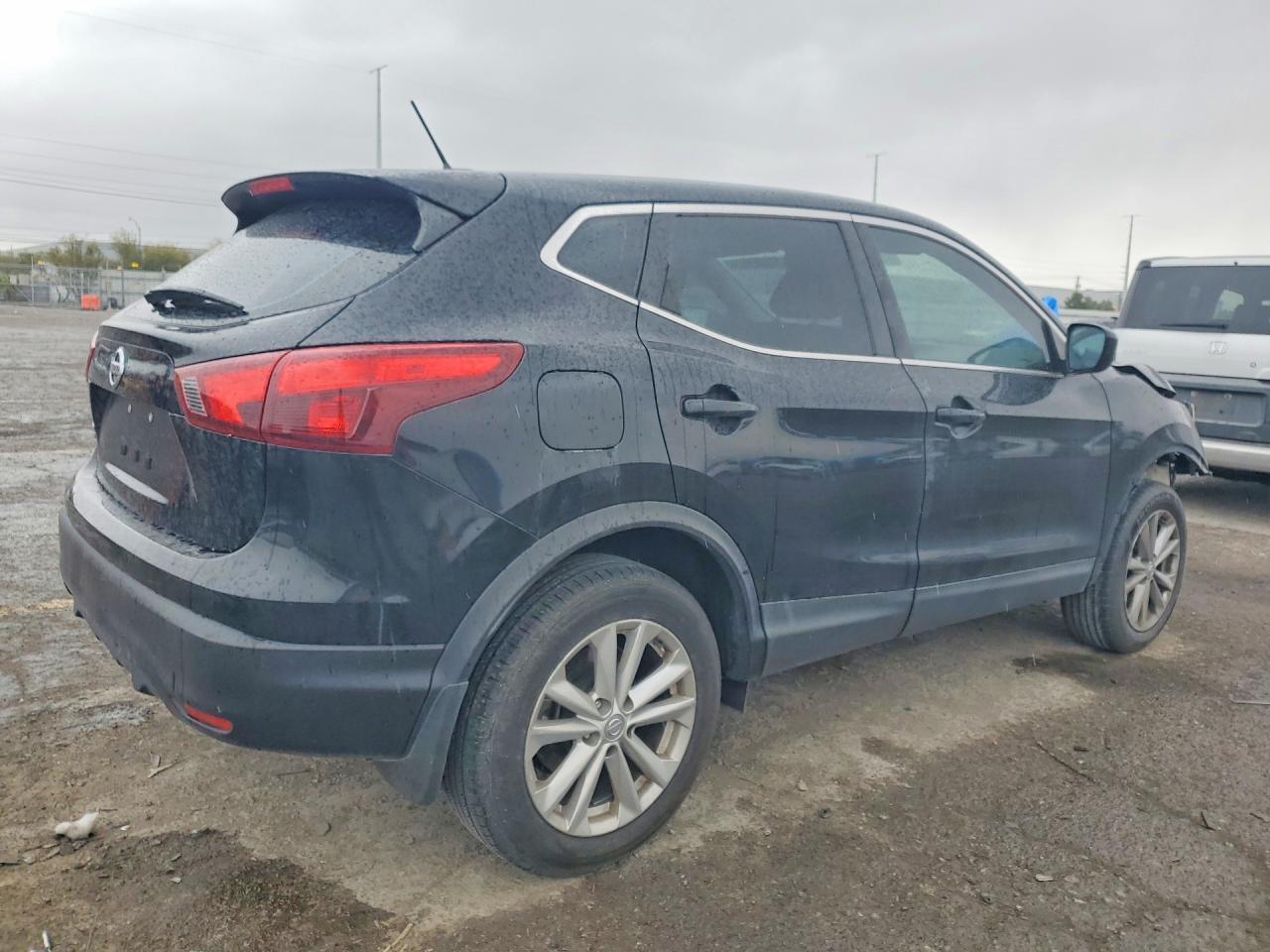 2018 Nissan Rogue Sport S - Фото 3