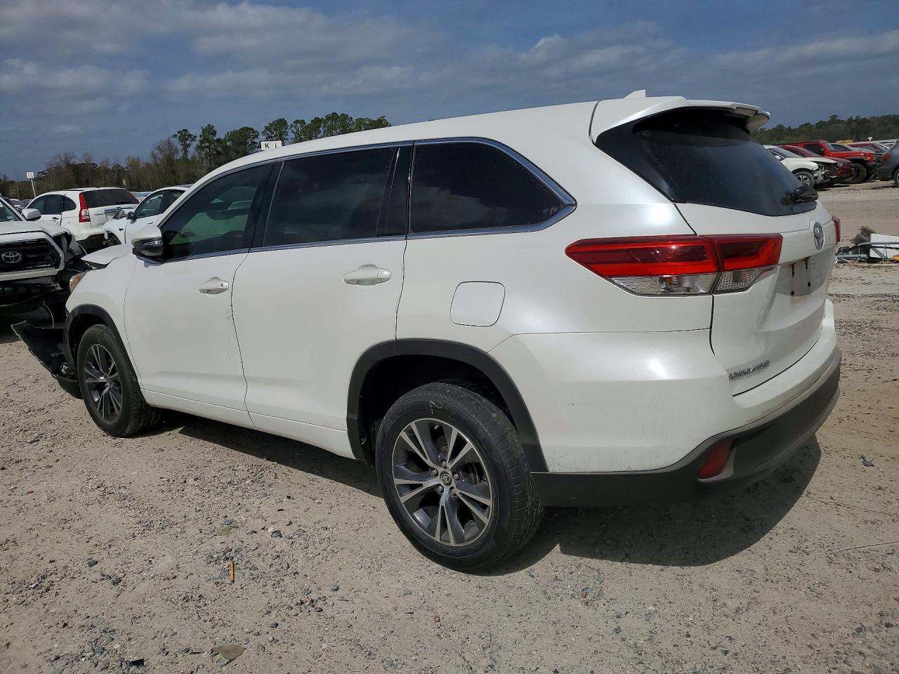 2017 Toyota Highlander Le Plus - Фото 2