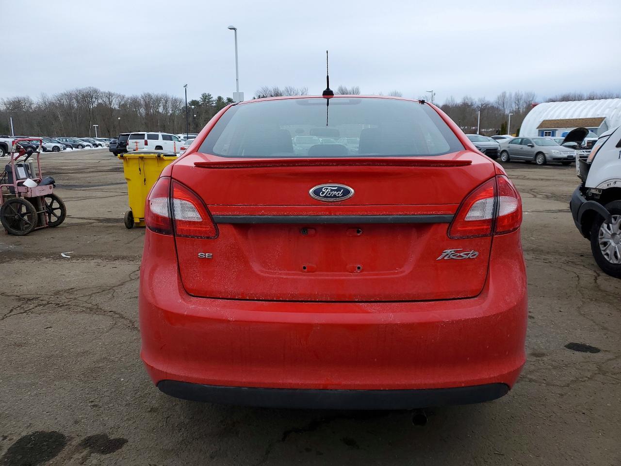 2012 Ford Fiesta Se - Фото 6