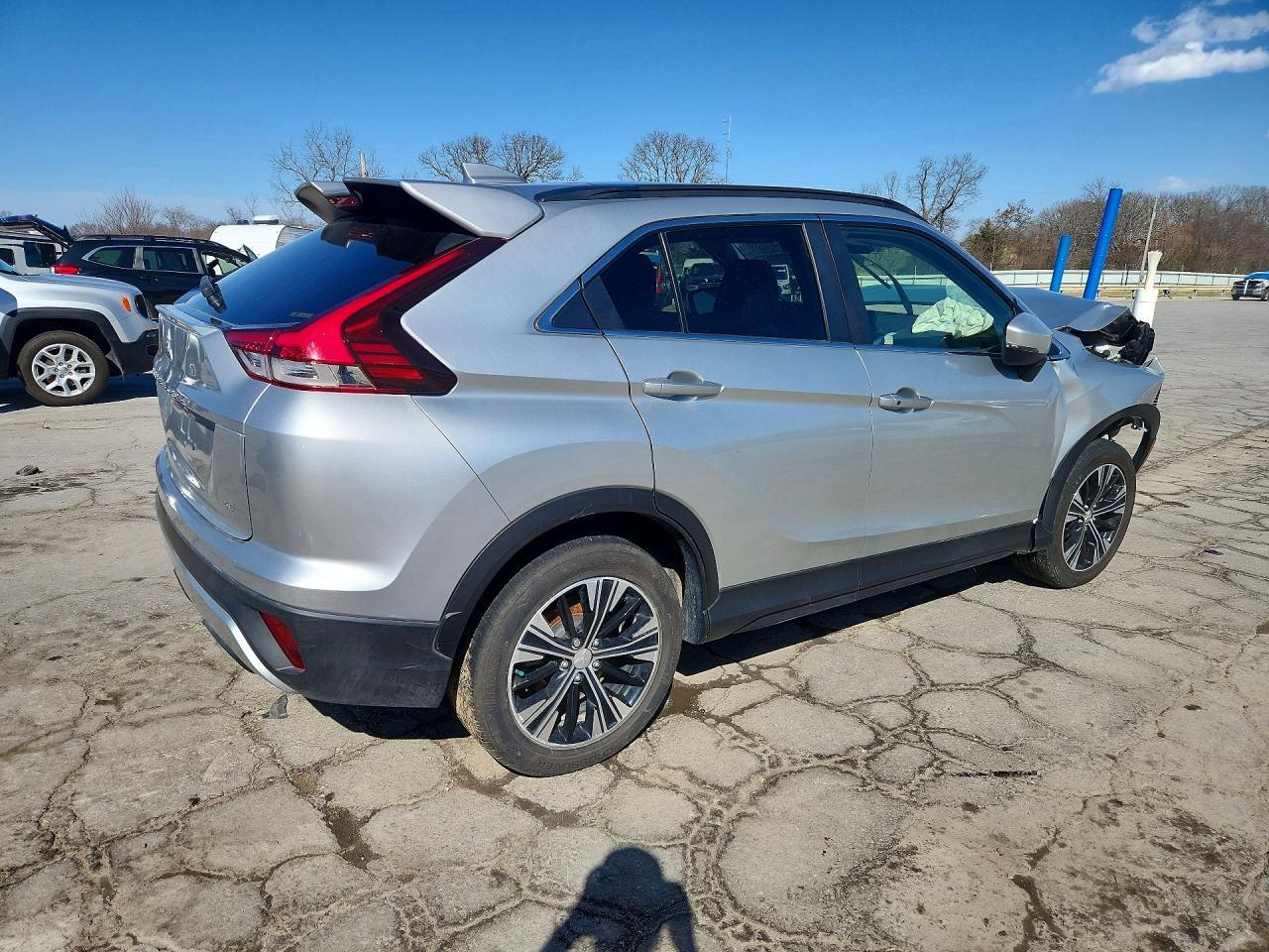 2022 Mitsubishi Eclipse Cross Se - Фото 3
