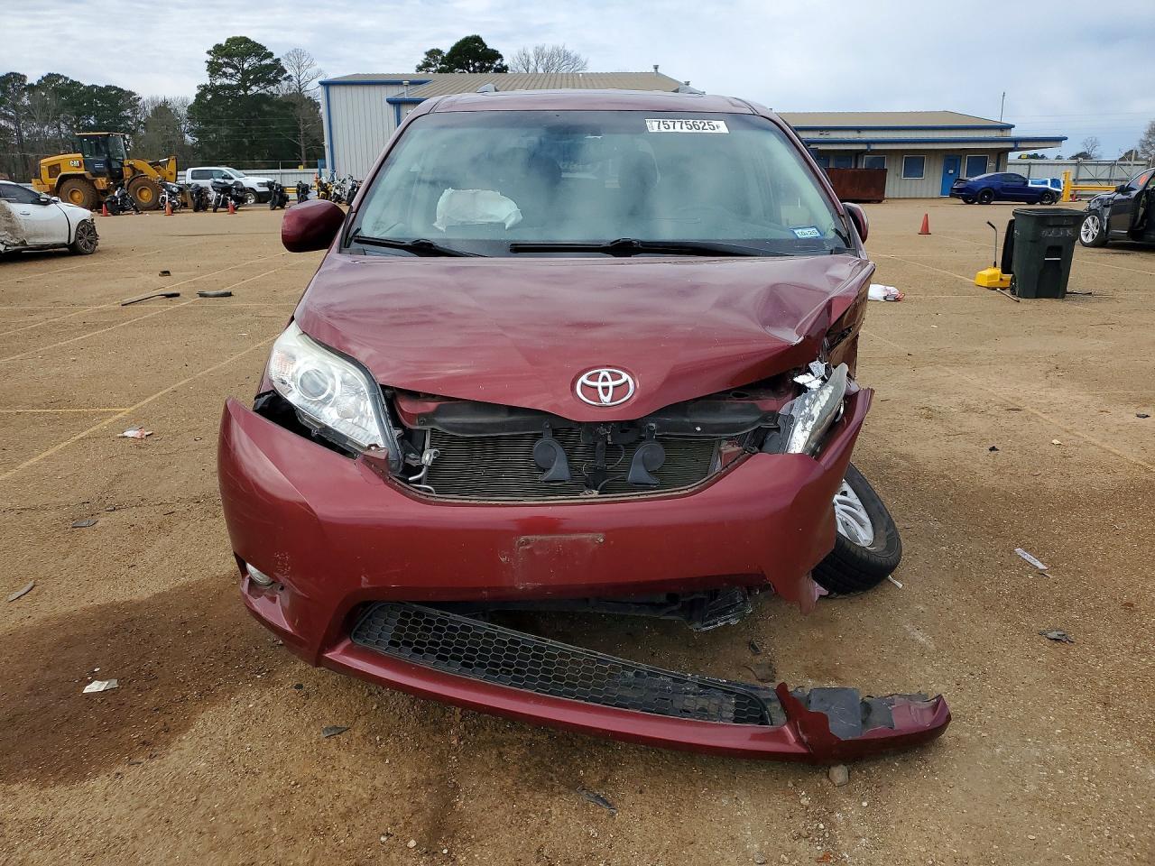2016 Toyota Sienna Xle - Image 5