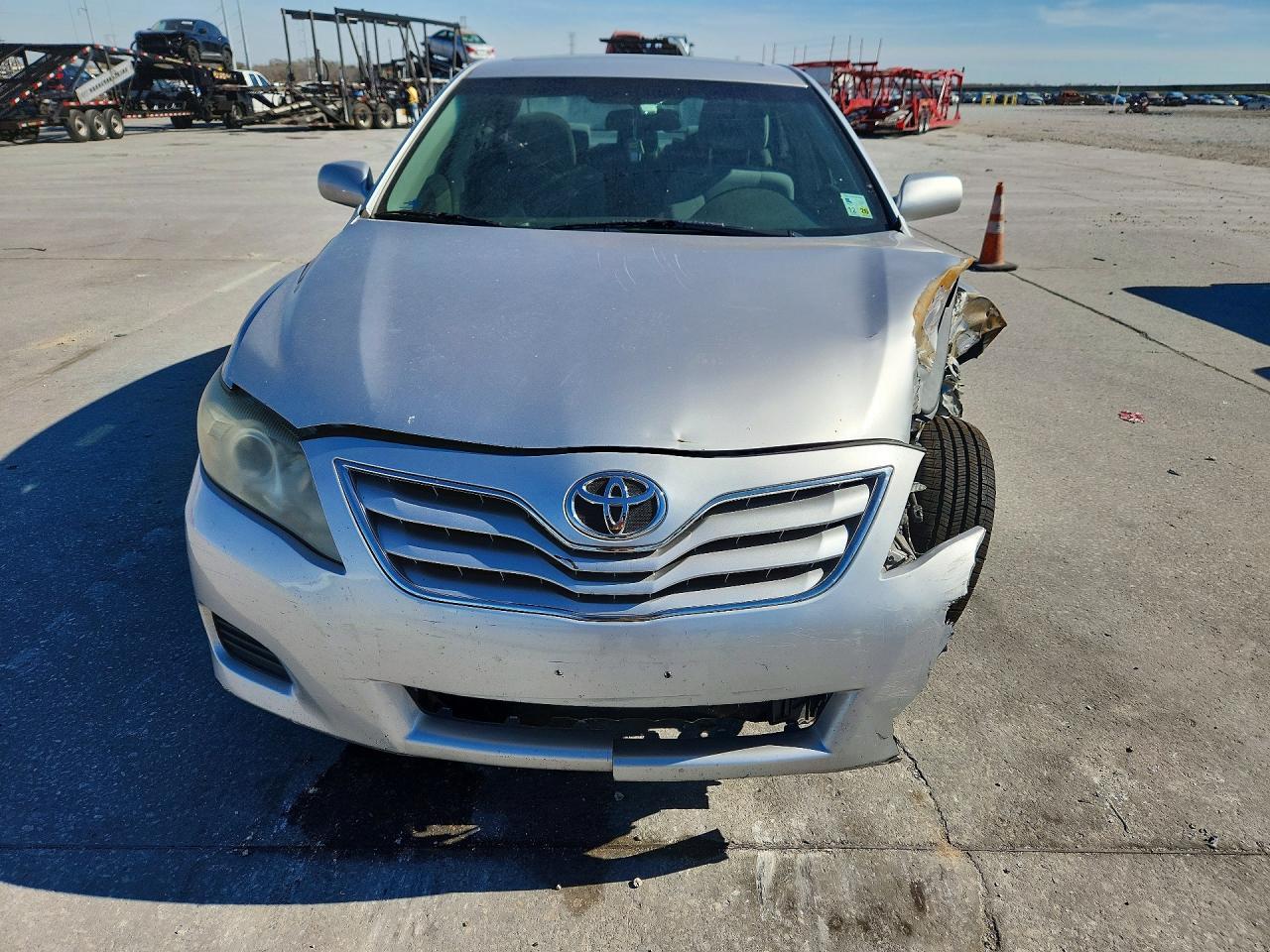 2010 Toyota Camry Le - Фото 5