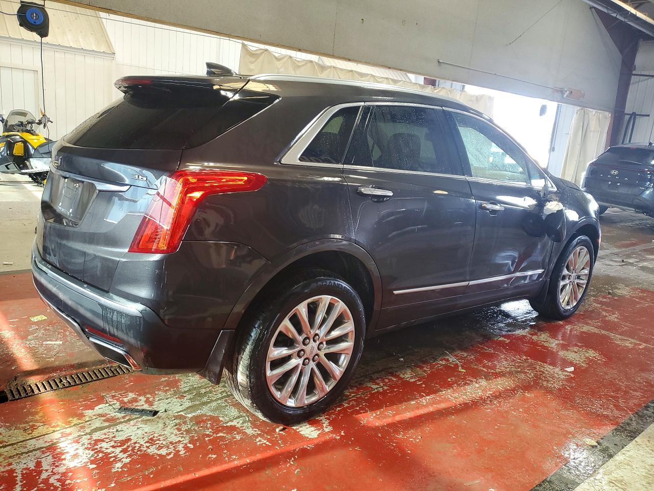2018 Cadillac Xt5 Platinum - Image 3