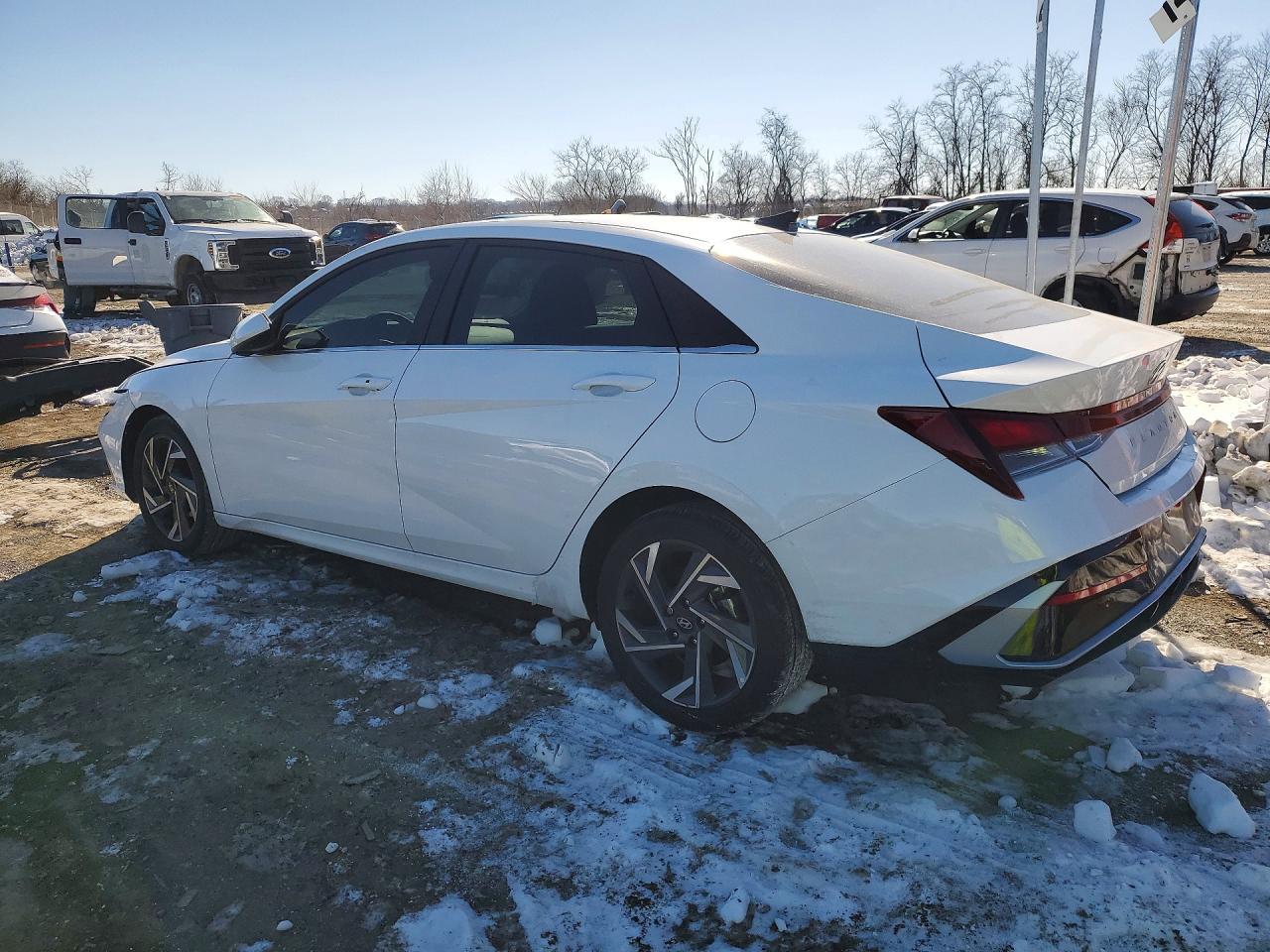 2025 Hyundai Elantra Sel - Image 2