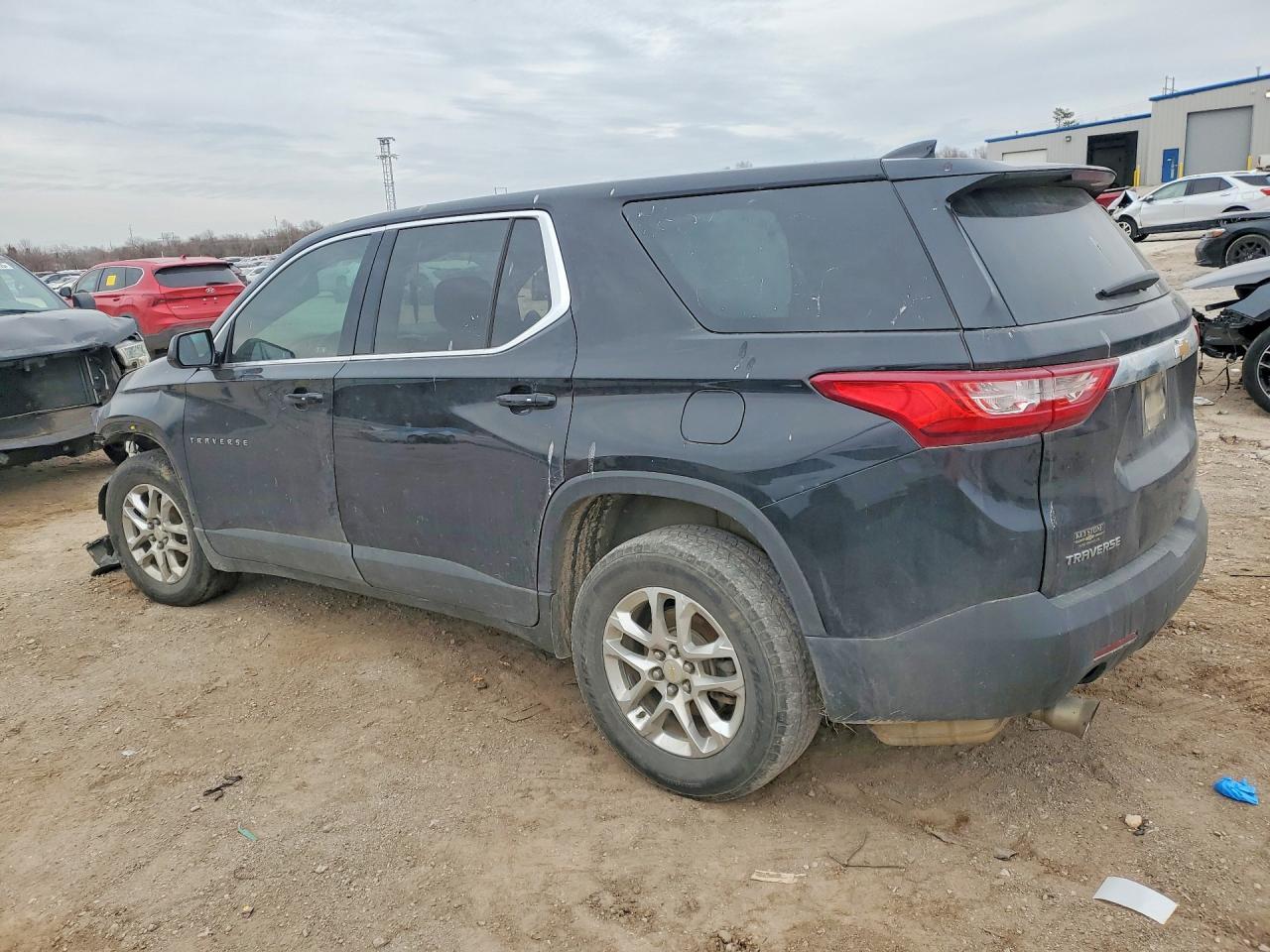 2020 Chevrolet Traverse Ls - Фото 2