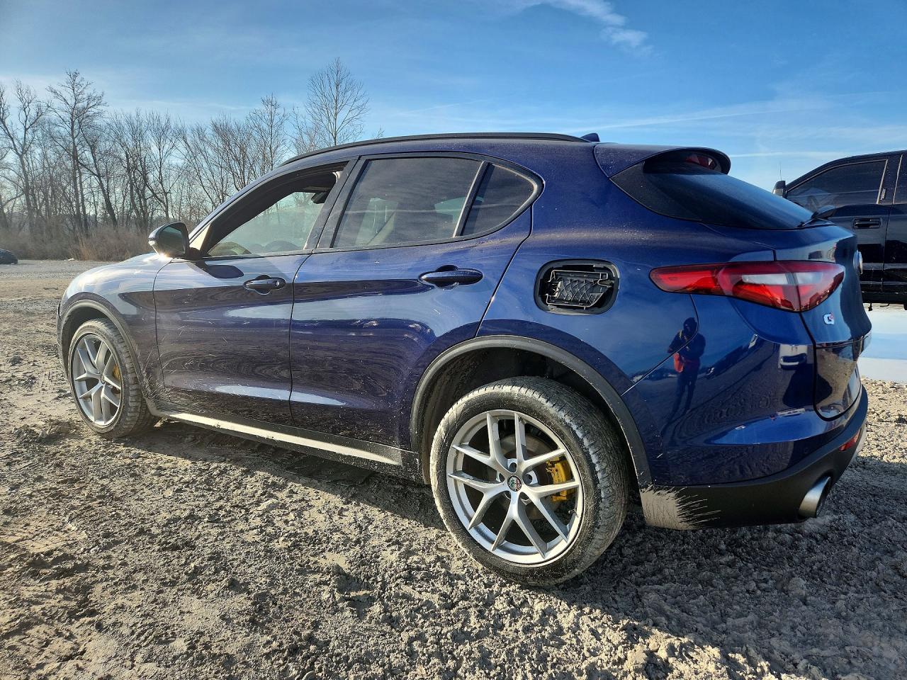2018 Alfa Romeo Stelvio Ti Sport - Image 2