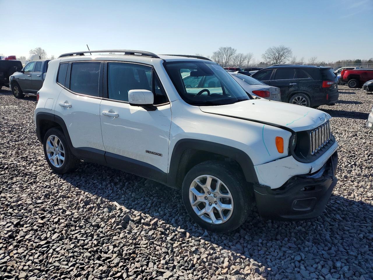 2016 Jeep Renegade Latitude - Image 4
