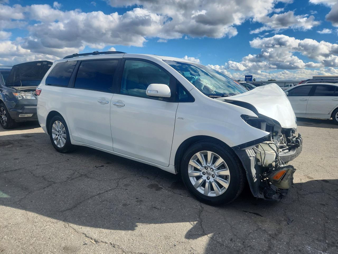 2016 Toyota Sienna Xle - Image 4