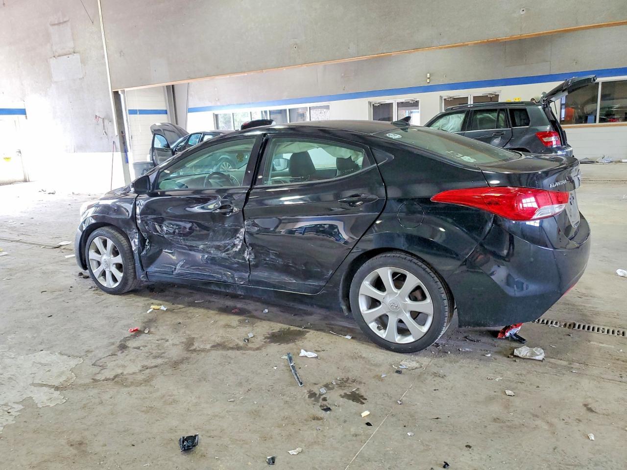 2013 Hyundai Elantra Limited - Image 2