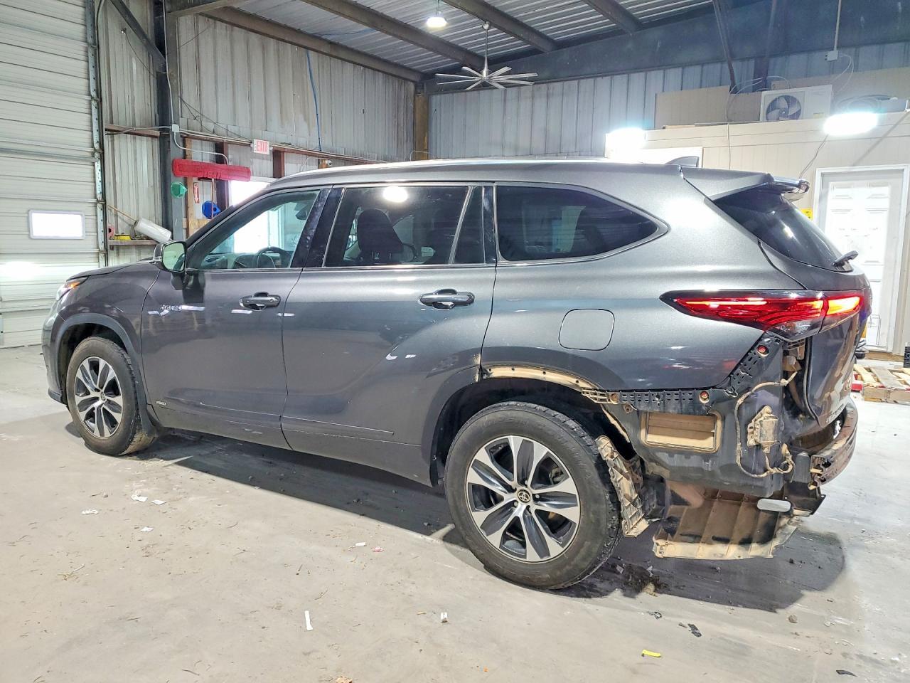 2020 Toyota Highlander Hybrid Xle - Image 2