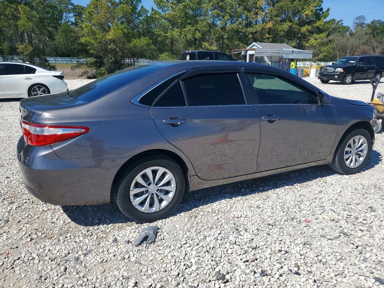 2017 Toyota Camry Le - Фото 3