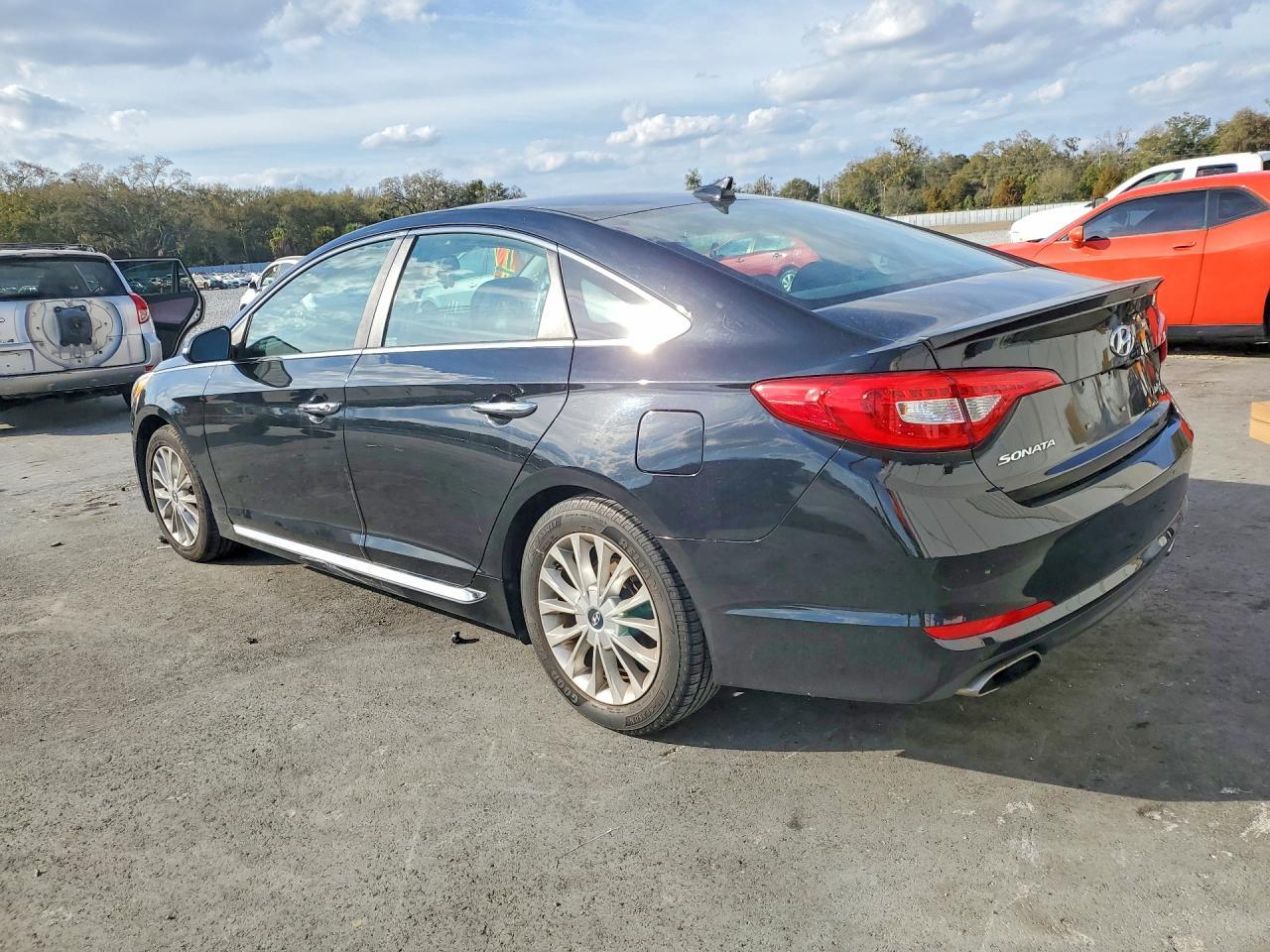 2015 Hyundai Sonata Sport - Image 2