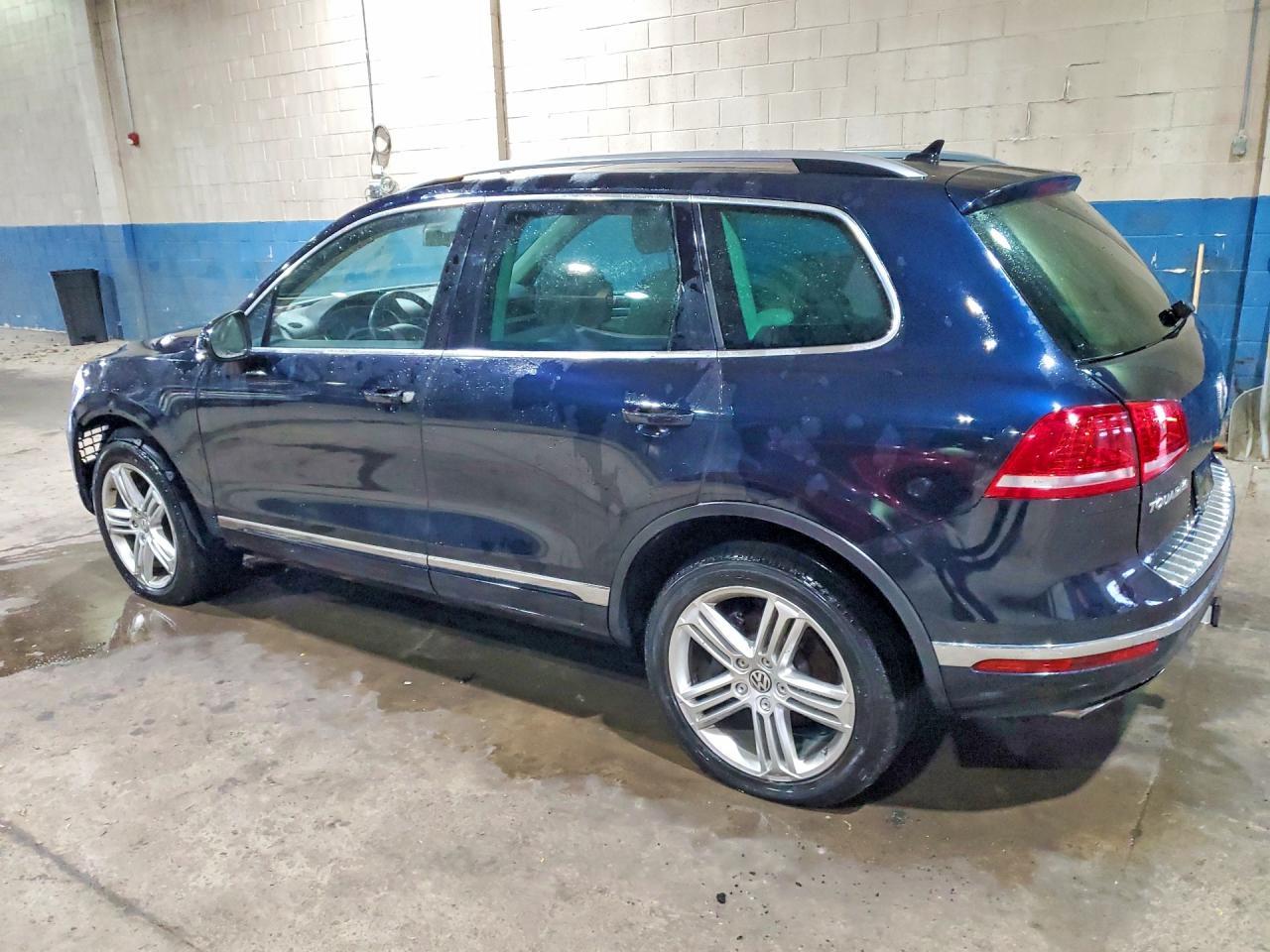 2015 Volkswagen Touareg V6 - Фото 2