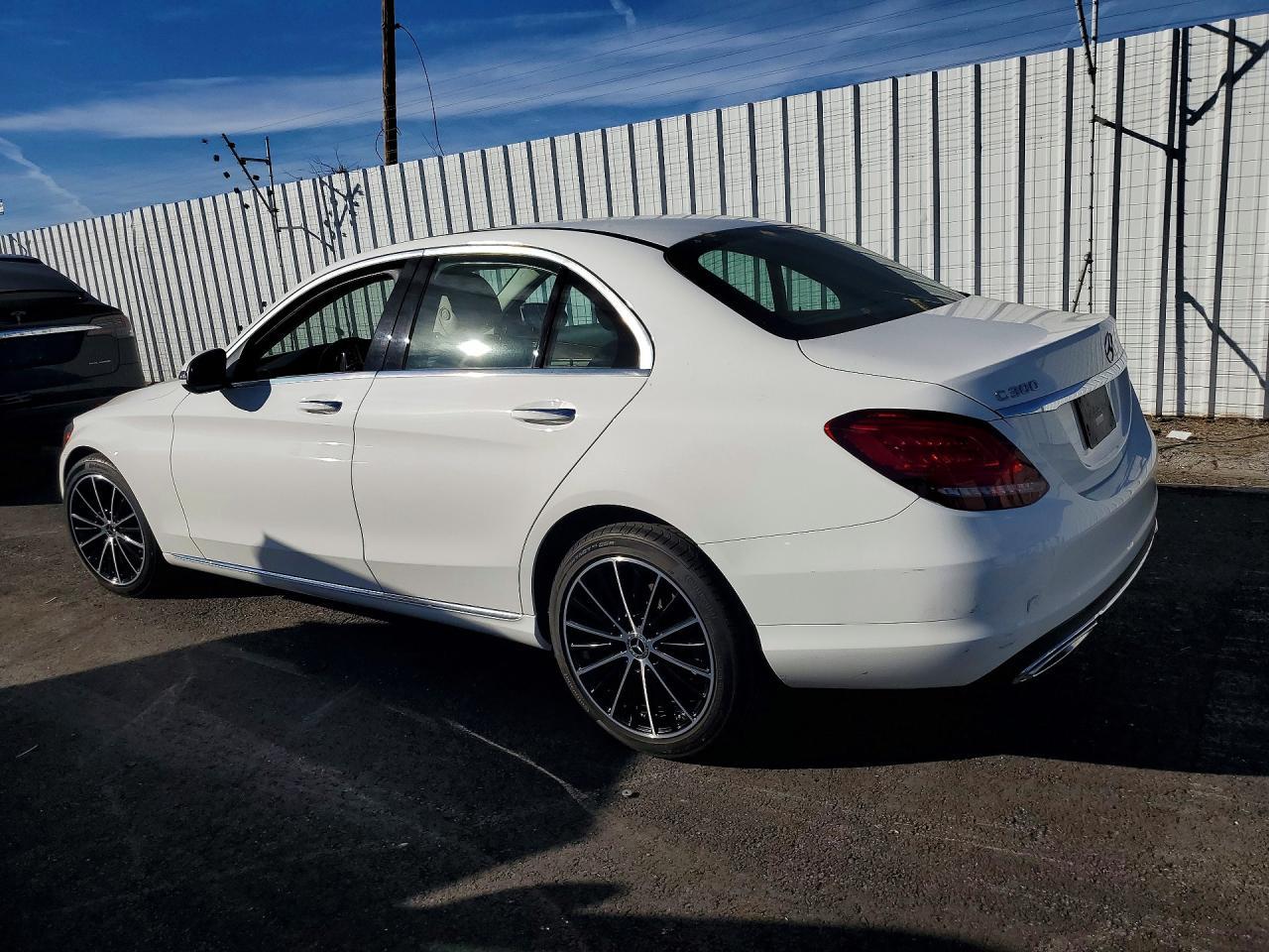 2021 Mercedes-Benz C 300 - Фото 2