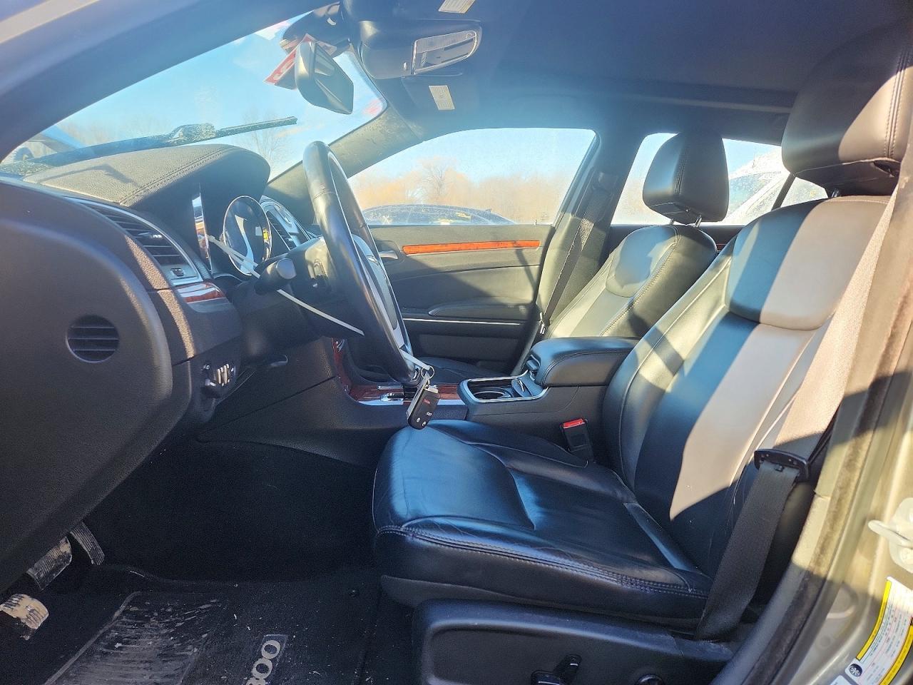 2014 Chrysler 300 - Image 7