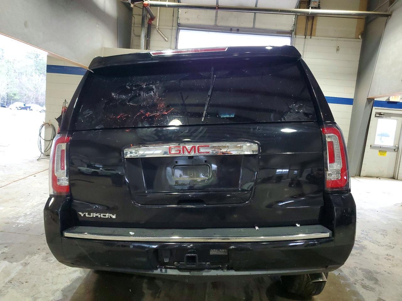 2017 GMC Yukon Denali - Фото 6