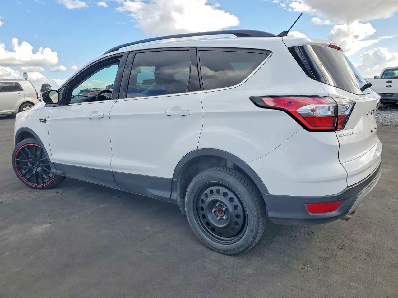 2018 Ford Escape Sel - Image 2