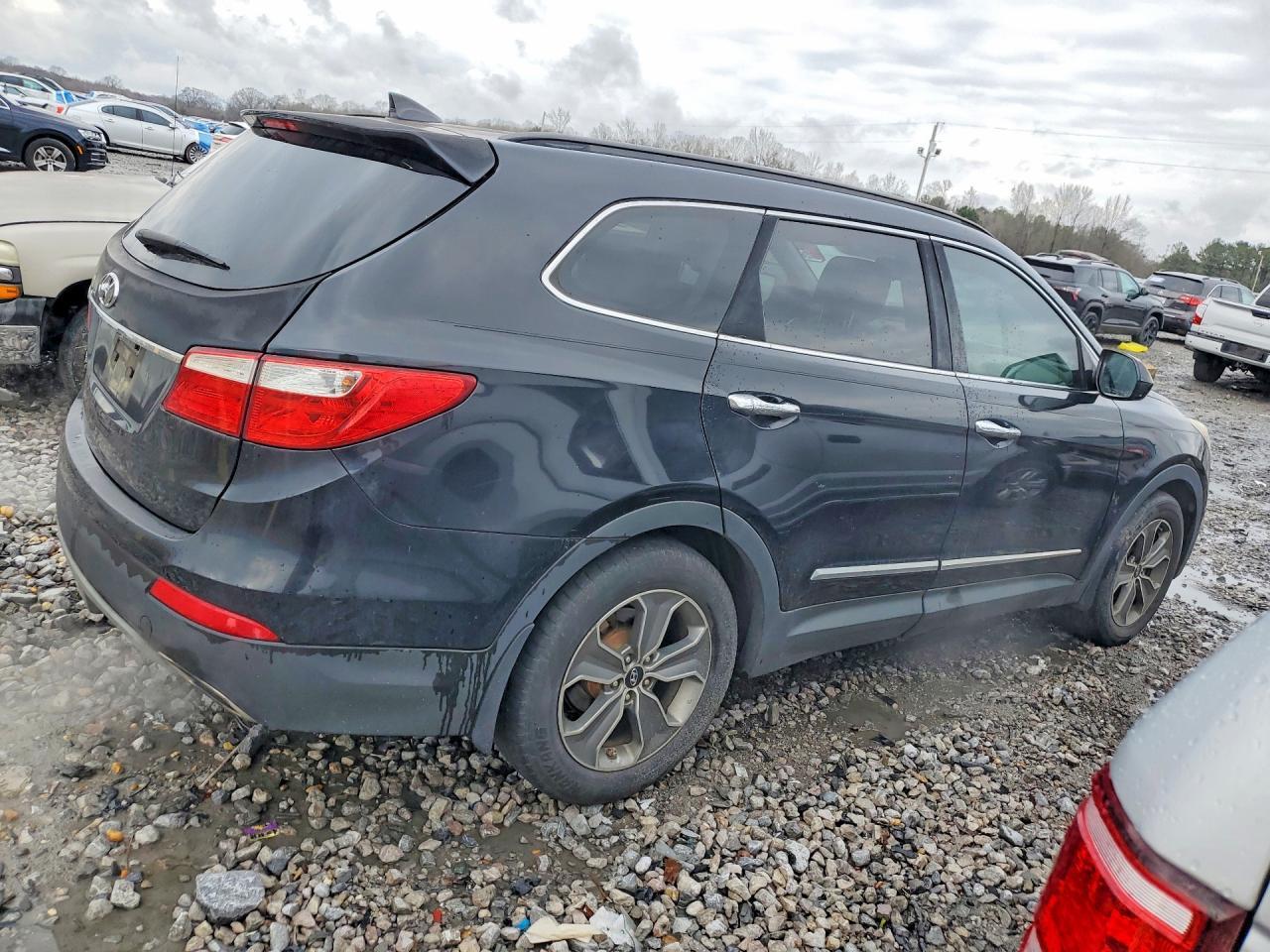 2014 Hyundai Santa Fe Gls - Image 3